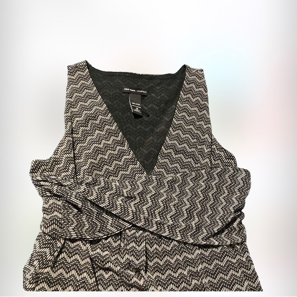 New York And Co Sleeveless Zig Zag Pattern Black White Stretch Top Size M. - Picture 2 of 7